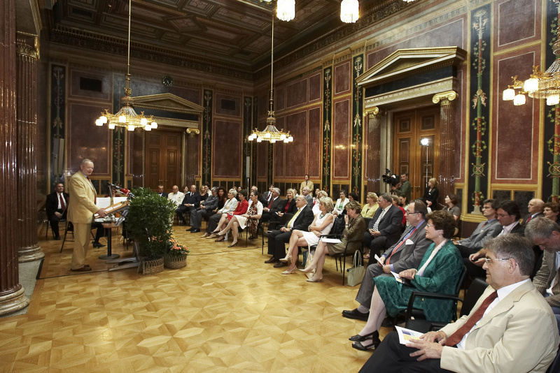 Am Rednerpult Nationalratspräsident Prof. Dr. Andreas Khol