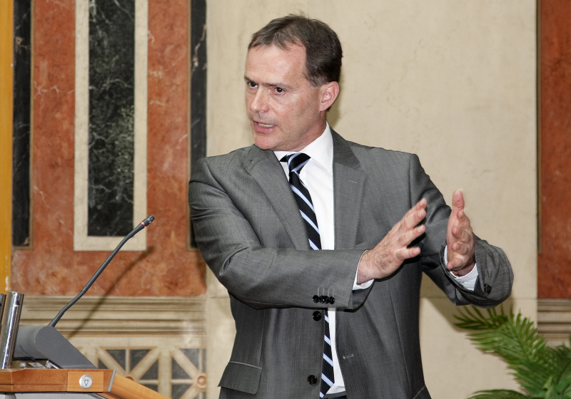 Dr. Johannes Jarolim - Abgeordneter zum Nationalrat und Jusitzsprecher SPÖ  am Rednerpult