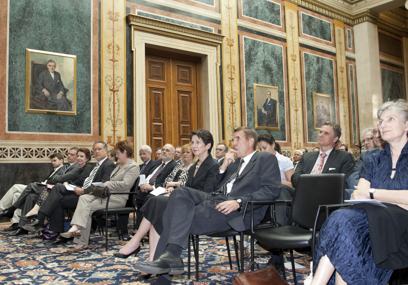 v.li. Mag. Albert Steinhauser - Justizsprecher der Grünen, Dr. Johannes Jarolim - Abgeordneter zum Nationalrat, Dr. Elisabeth Rech - Vizepräsidentin der Wiener Rechtsanwaltskammer, Mag. Werner Zinkl - Präsident der Vereinigung der öesterreichischen Richterinnen und Richter, Dr. Barbara Helige - Vorsteherin des Bezirksgerichts Döbling, Mag. Barbara Prammer - Präsidentin des Nationalrates, Dr. Wolfgang Swoboda - Präsident der Vereinigung österreichischer Staatsanwältinnen und Staatsanwälte und Veranstaltungsteilnehmerin