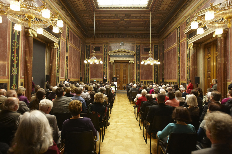 Kardinal Dr. Christoph Schönborn - Erzbischof von Wien am Rednerpult