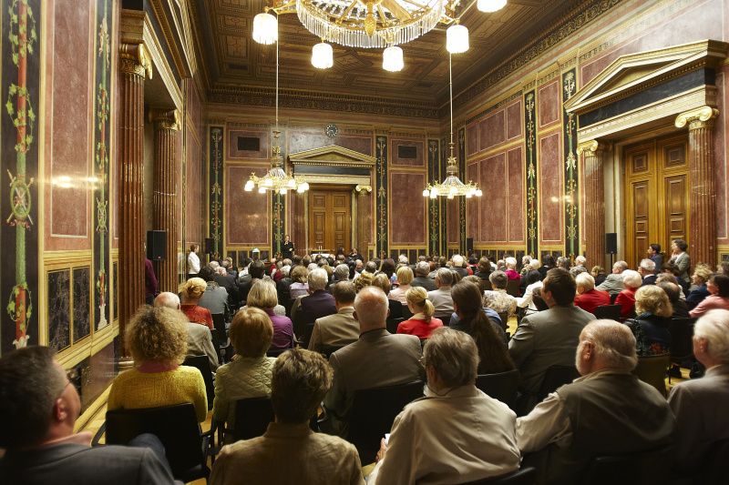 Dr. Franz-Josef Huainigg - Nationalratsabgeordneter am Mikrofon