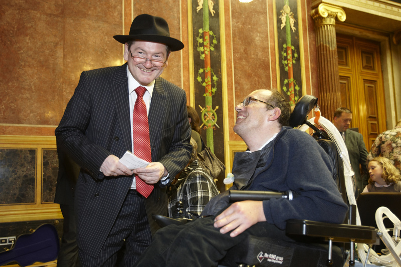 v. links: Slavko Ninic - Wiener Tschuschenkapelle und  Dr. Franz-Josef Huainigg - Nationalratsabgeordneter