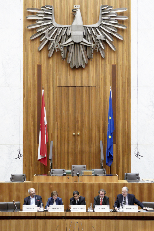 v.li.: Saad Ibrahim - Sociologist and Human Rights Activist, Mary Robinson - Former UN High Commissioner for Human Rights, Bertrand Ramcharan - Former UN Deputy Hich Commissioner for Human Rights, Manfred Nowak - UN Special Rapporteur on Torture and other Cruel, Inhuman or Degrading Treatment or Punishment und  Paulo Sergio Pinheiro - Rapporteur on Children, Inter-Amercian Commision on Human Rights