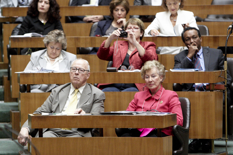 erste Reihe v.li.: Hans Blix - Former Director General, IAEA und Dame Margaret Anstee - Former UN Under-Secretary General
