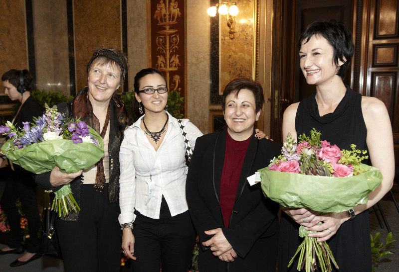 v.li.: Dr. Marianne Graf - Albania-Austria Partnerschaft und Felix Ermacora-Förderpreisträgerin, Nargess Tavassulian; Schirin Ebadi - Nobelpreisträgerin 2003 und Felix Ermacora Menschenrechtspreisträgerin und Cornelia Vospernik - ORF-Korrespondentin und Felix Ermacora-Pressepreisträgerin