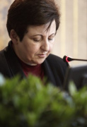 Schirin Ebadi - Nobelpreisträgerin 2003 und Felix Ermacora Menschenrechtspreisträgerin am Rednerpult