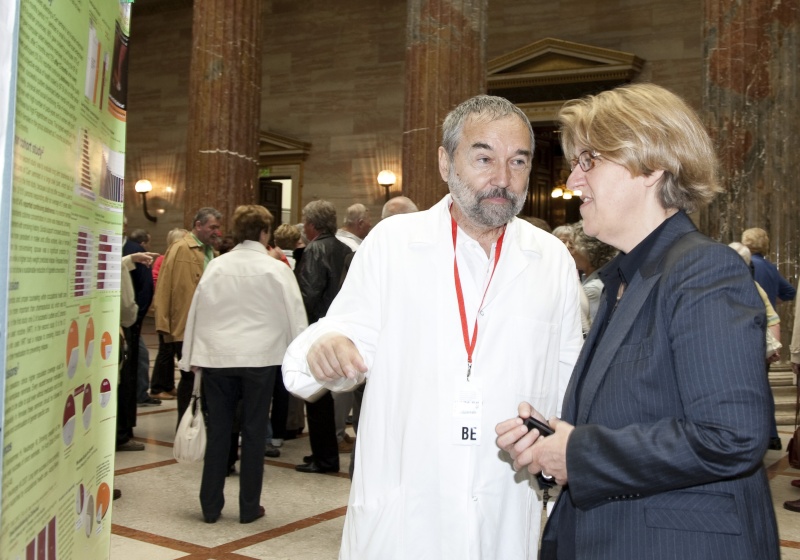 v.li. Prof. Dr. Manfred Neuberger im Gespräch mit  Ruperta Lichtenecker - Nationalratsabgeordnete