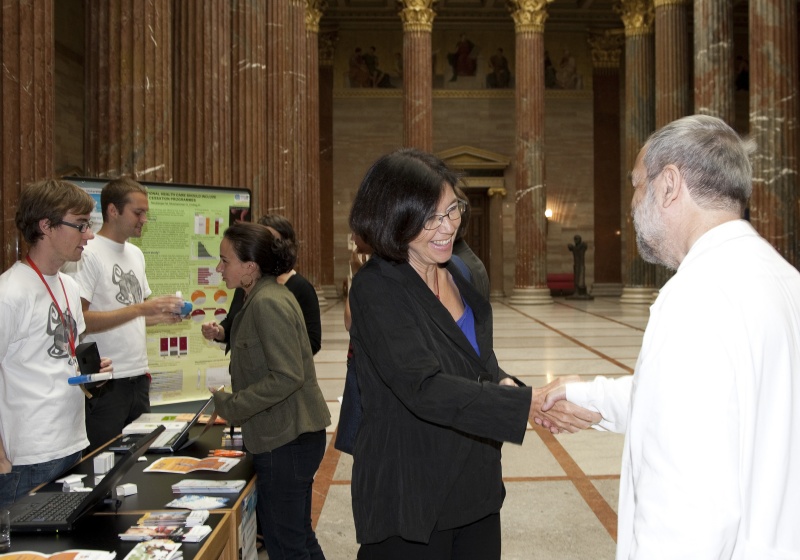 Mag. Christine Muttonen - Abgeordnete zum Nationalrat begrüßt  Prof. Dr. Manfred Neuberger