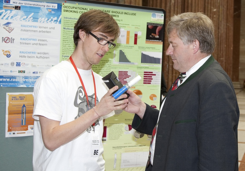 v.li. Lukas Neuhaus und ein Veranstaltungsteilnehmer