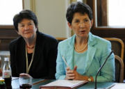 v.li. Inge Jäger und Mag.a Barbara Prammer - Nationalratspräsidentin