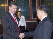 v.li. Bundesratspräsident Peter Mitterer begrüßt den Außenminister des Königreichs Thailand Kasit Piromya