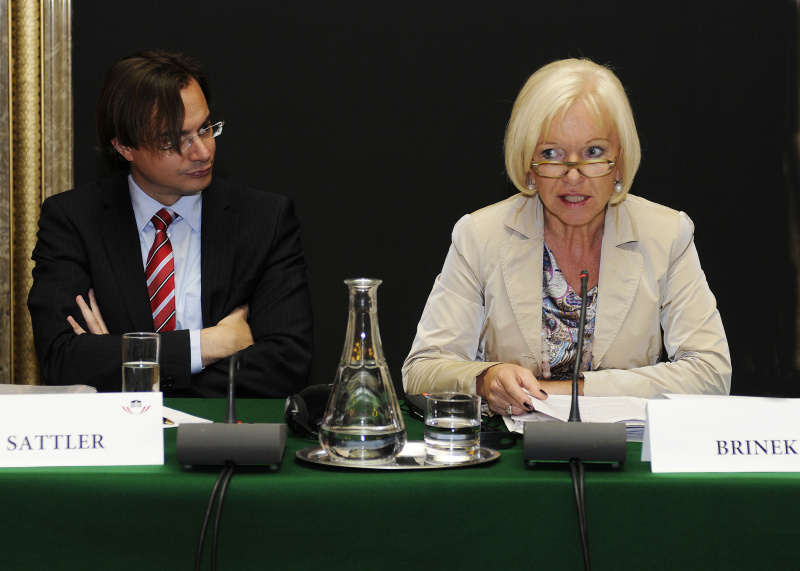 v.li. Robert Sattler und Dr. Gertrude Brinek - Volksanwältin