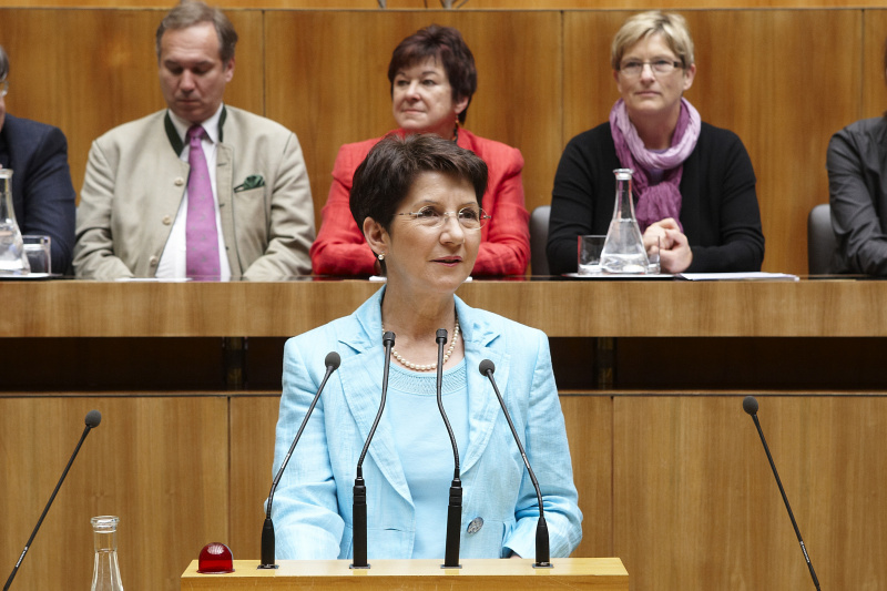 Am Rednerpult Nationalratspräsidentin Mag.a Barbara Prammer. Auf der Regierungsbank v. li.: Walter Rosenkranz - Nationalratsabgeordneter, Mag.Susanne Neuwirth - Vizepräsidentin des Bundesrates und Ursula Haubner - Nationalratsabgeordnete