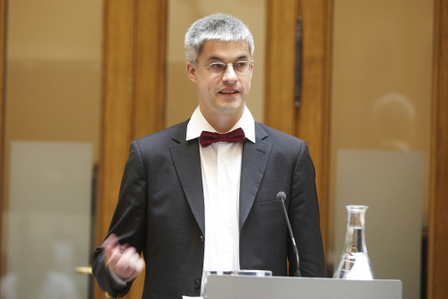 Univ. Prof. Dr. Christoph Reuter am Rednerpult.