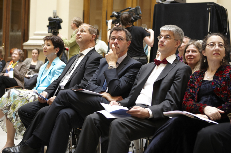 v.links: Nationalratspräsidentin Mag.a Barbara Prammer, Univ.Prof. Dr.Gerold Gruber, Michael Haas, Univ. Prof. Dr. Christoph Reuter und Adina Morinell - Pianistin.