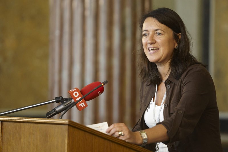 Monika Langthaler am Rednerpult