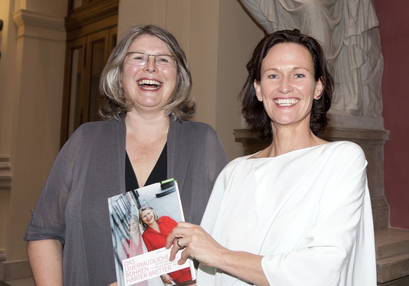 Mag. Terezija Stoisits - Volksanwätin und Mag. Dr. Eva Glawischnig-Piesczek - Klubobfrau des Grünen Klubs im Parlament