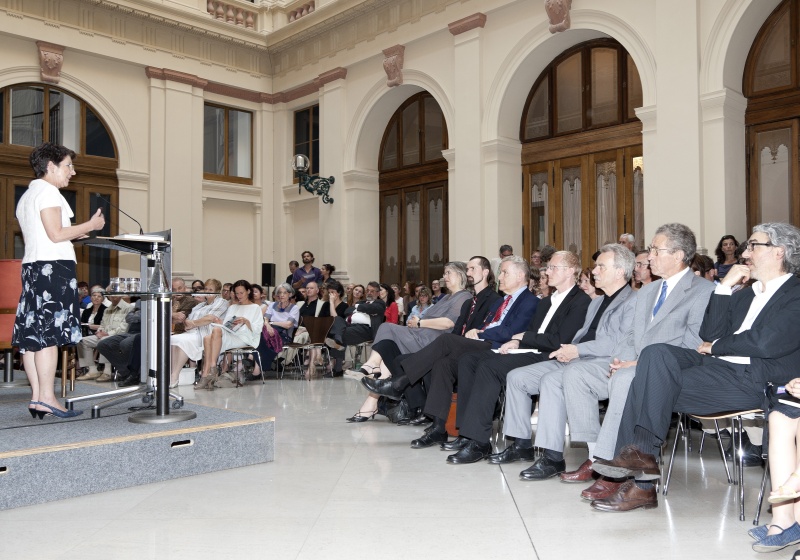 Mag. Barbara Prammer - Präsidentin des Nationalrates am Rednerpult