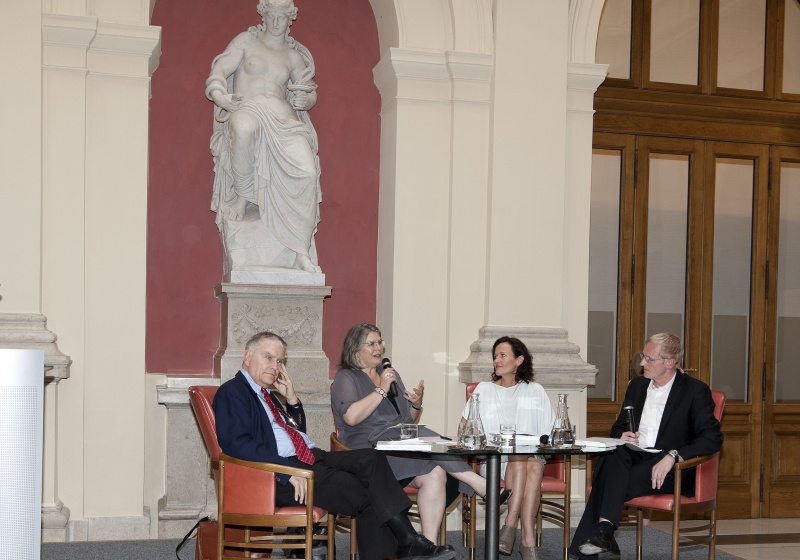 Univ.-Prof. Dr. Anton Pelinka - Professor of Political Science and Nationalism Studies Central European University - Budapest, Mag. Terezija Stoisits - Volksanwältin, Mag. Dr. Eva Glawischnig-Piesczek - Klubobfrau des Grünen Klubs im Parlament und Mag. Johannes Huber - Vorsitzender Vereinigung der Parlamentsredakteure und -redakteurinnen