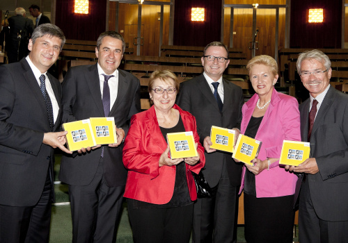 v.li. Dr. Michael Spindelegger - Bundesminister fuer europaeische und internationale Angelegenheiten, Dr. Norbert Schnedl - OEGB-Vizepraesident und Bundesvorsitzender FCG, Maria Hampel-Fuchs - Landtagspraesidentin. a.D., Karlheinz Kopf - Klubobmann der OEVP, Maria Rauch-Kallat - Frauenministerin a.D., Dr. Georg Poelzl - Generaldirektor der Oesterreichischen Post AG