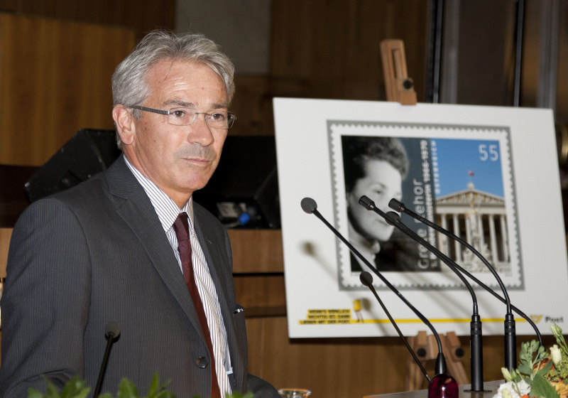 Dr. Georg Poelzl - Generaldirektor der Österreichischen Post AG am Rednerpult.