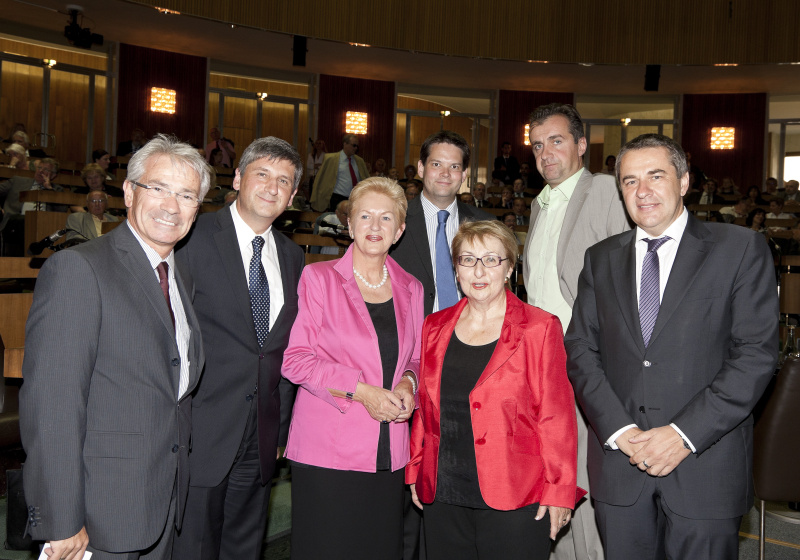 v.li. Dr. Georg Poelzl - Generaldirektor der Oesterreichischen Post AG, Dr. Michael Spindelegger - Bundesminister für europaeische und internationale Angelegenheiten, Maria Rauch-Kallat - Frauenministerin a.D., Maria Hampel-Fuchs - Landtagspraesidentin. a.D., Dr. Norbert Schnedl - OEGB-Vizepraesident und Bundesvorsitzender FCG