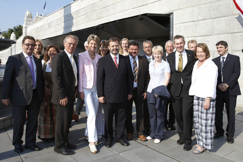 Der neue Bundesratspräsident Martin Preineder (4.v.re.) im Kreise der Bundesratsmitglieder