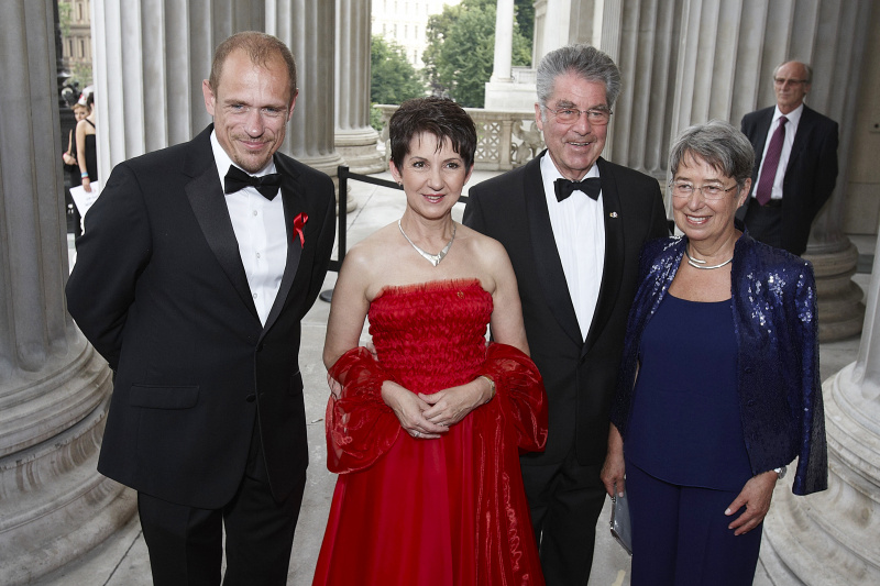v.links: Gerry Kessler Organisator des Life Balls, Nationalratspraesidentin Mag. Barbara Prammer, Bundespraesident Dr. Heinz Fischer und Margit Fischer