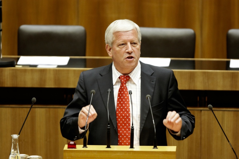 Jakob Auer, Nationalratsabgeordneter der ÖVP, am Rednerpult.