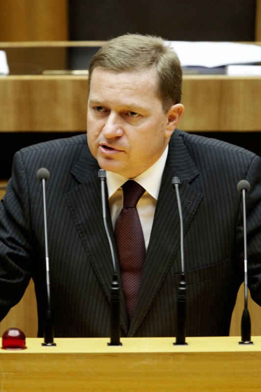 Werner Amon, Nationalratsabgeordneter der ÖVP, am Rednerpult.