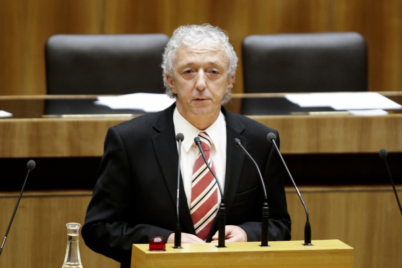 Mag. Josef Auer - Nationalratsabgeordneter der SPÖ, am Rednerpult.