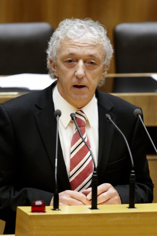 Mag. Josef Auer - Nationalratsabgeordneter der SPÖ, am Rednerpult.