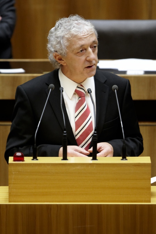 Mag. Josef Auer - Nationalratsabgeordneter der SPÖ, am Rednerpult.