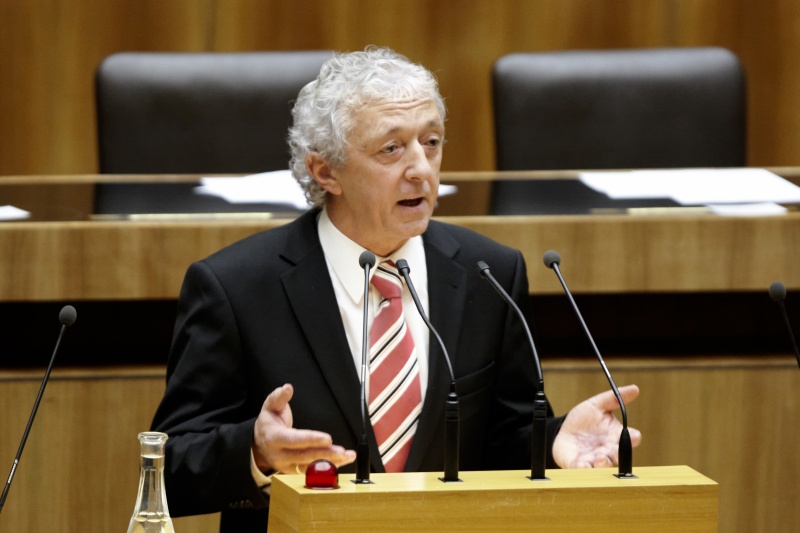 Mag. Josef Auer - Nationalratsabgeordneter der SPÖ, am Rednerpult.