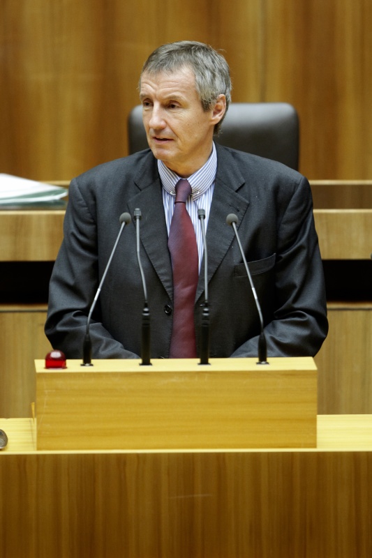 Dr. Martin Bartenstein - Nationalratsabgeordneter der ÖVP, am Rednerpult.
