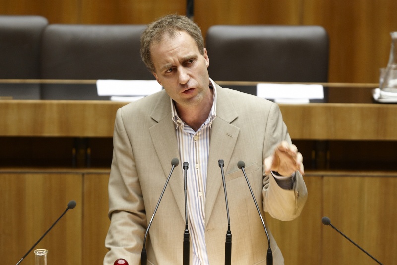 Dieter Brosz - Nationalratsabgeordneter der Grünen, am Rednerpult.