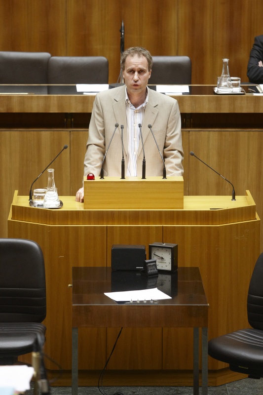 Dieter Brosz - Nationalratsabgeordneter der Grünen, am Rednerpult.