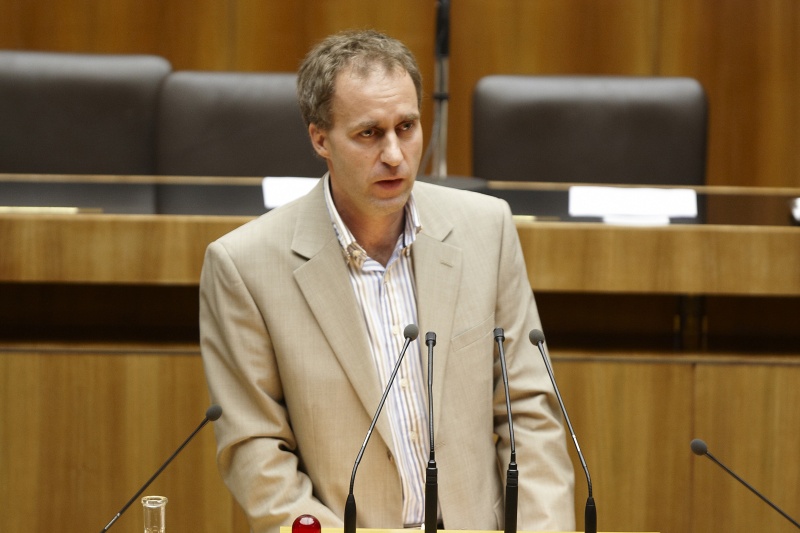 Dieter Brosz - Nationalratsabgeordneter der Grünen, am Rednerpult.