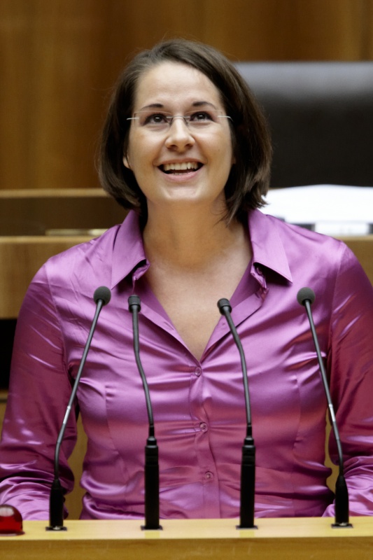 Mag. Christiane Brunner, Nationalratsabgeordnete der Grünen, am Rednerpult