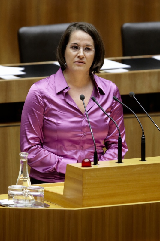 Mag. Christiane Brunner, Nationalratsabgeordnete der Grünen, am Rednerpult
