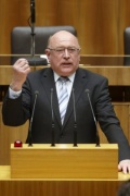 Karl Donabauer - Nationalratsabgeordneter der ÖVP, am Rednerpult.