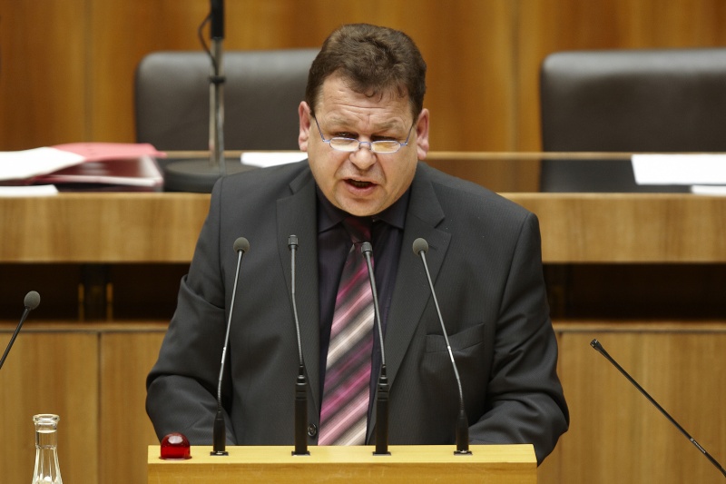 Rupert Doppler - Nationalratsabgeordneter der FPÖ, am Rednerpult.