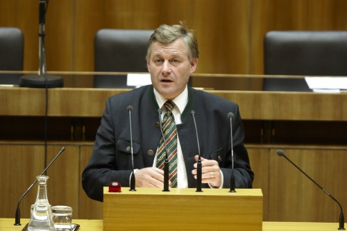 Franz Essl, Nationalratsabgeordneter der ÖVP, am Rednerpult.