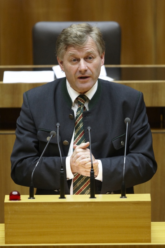 Franz Essl, Nationalratsabgeordneter der ÖVP, am Rednerpult.