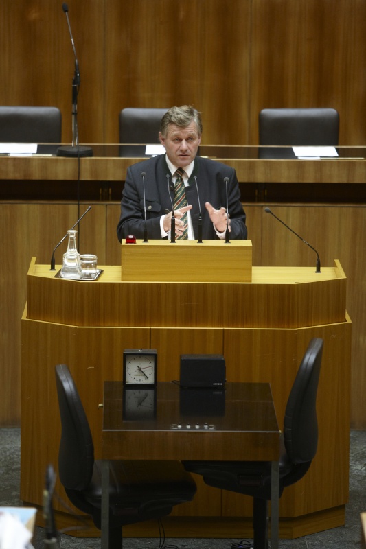 Franz Essl, Nationalratsabgeordneter der ÖVP, am Rednerpult.