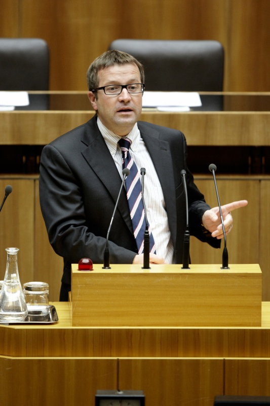 Hannes Fazekas, Nationalratsabgeordneter der SPÖ, am Rednerpult.