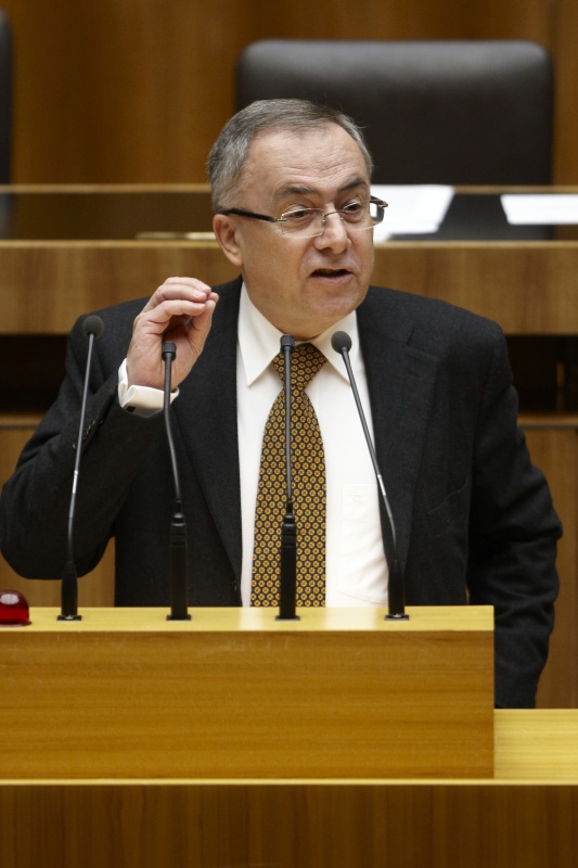 Dr. Peter Fichtenbauer, Nationalratsabgeordneter der FPÖ, am Rednerpult