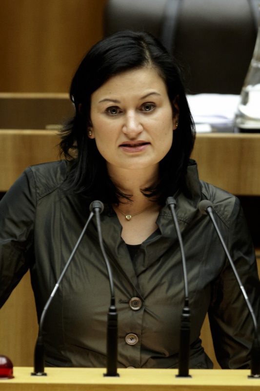 Mag. Silvia Fuhrmann, Nationalratsabgeordnete der ÖVP, am Rednerpult.