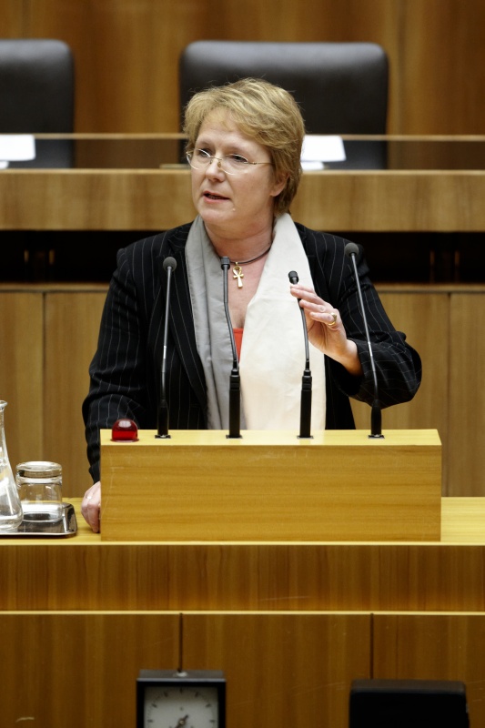 Adelheid Irina Fürntrath-Moretti, Nationalratsabgeordnete der ÖVP, am Rednerpult.