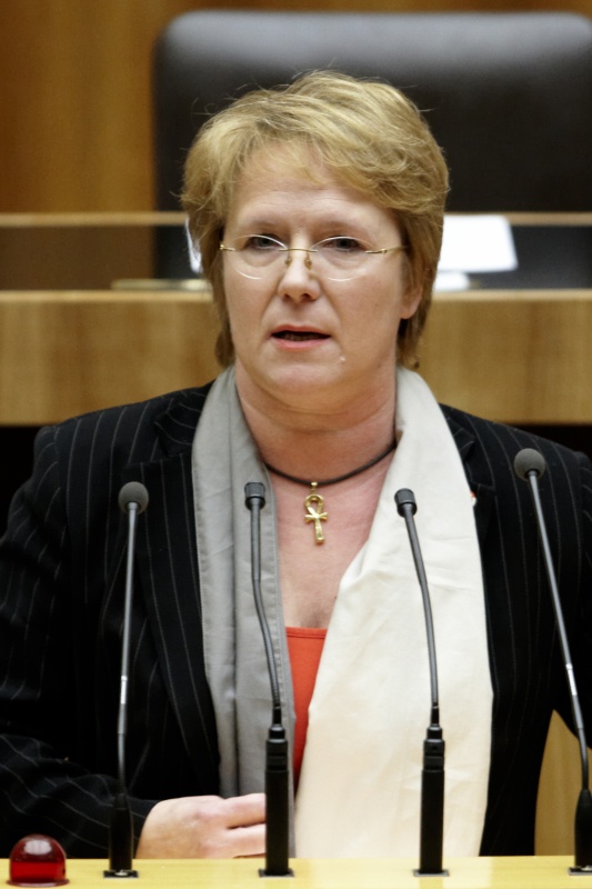 Adelheid Irina Fürntrath-Moretti, Nationalratsabgeordnete der ÖVP, am Rednerpult.